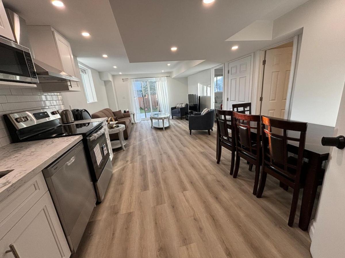 One-Bedroom Unit At Vista Hill Waterloo Esterno foto