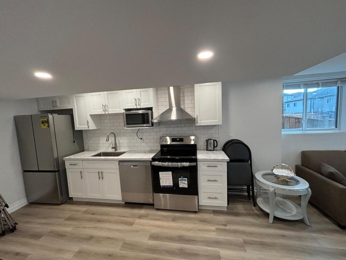 One-Bedroom Unit At Vista Hill Waterloo Esterno foto